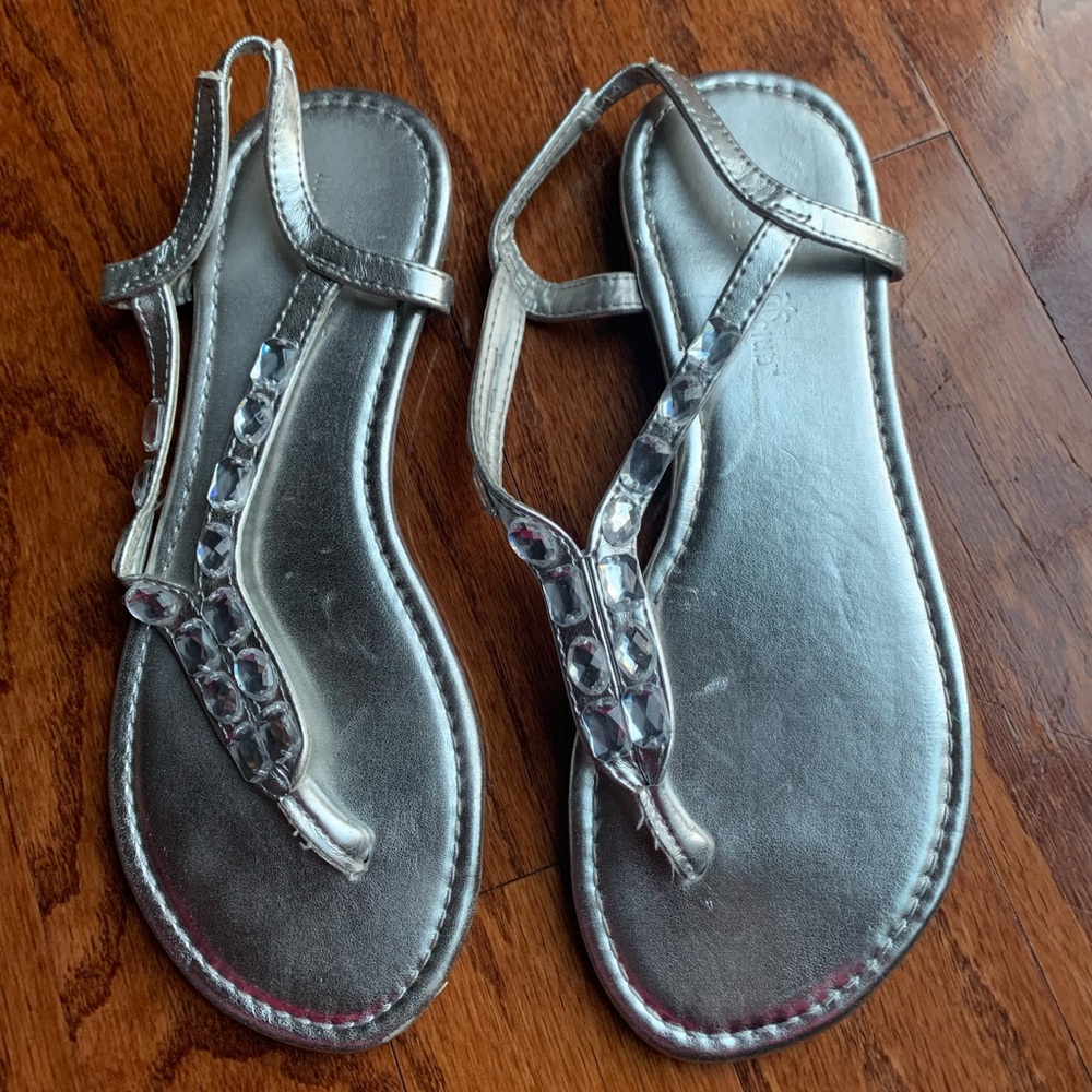 Montage Bay Club Silver Stone Flat Sandals
